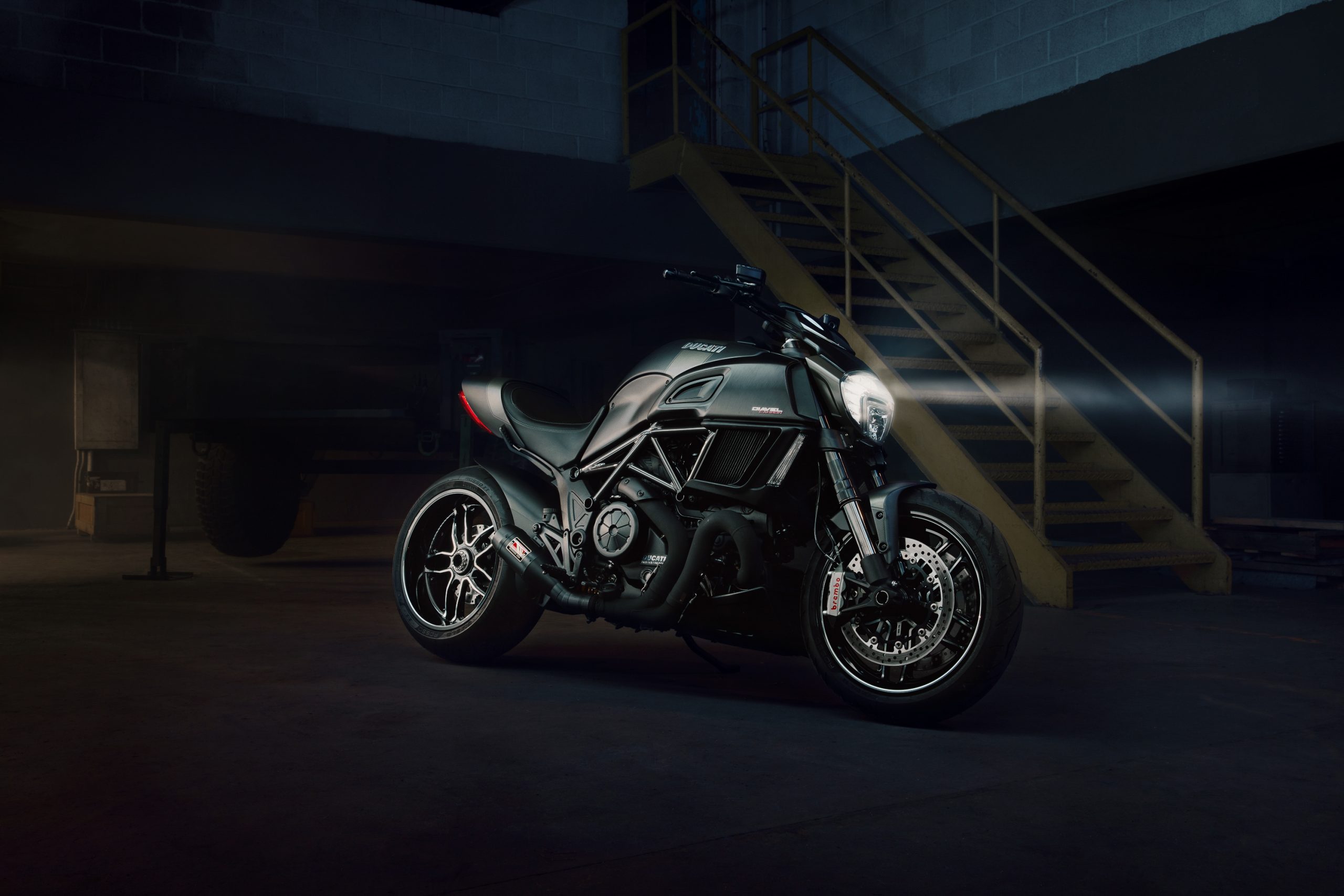 Retoque fotográfico de coches y motos para publicidad y editorial